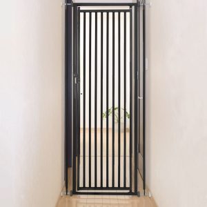 3896842-center-2.jpg